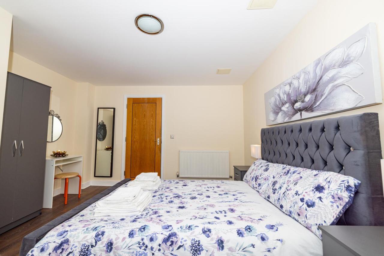 Two Bed Apartment Near Canary Wharf London Exterior foto