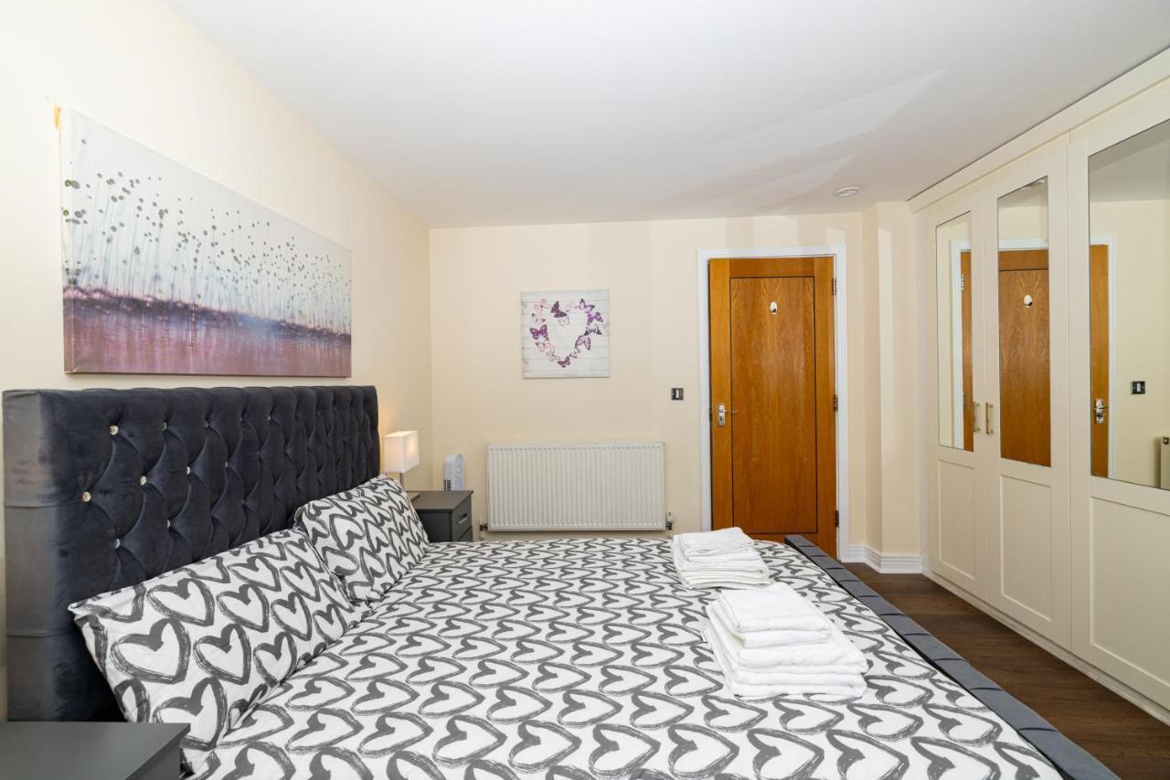 Two Bed Apartment Near Canary Wharf London Exterior foto