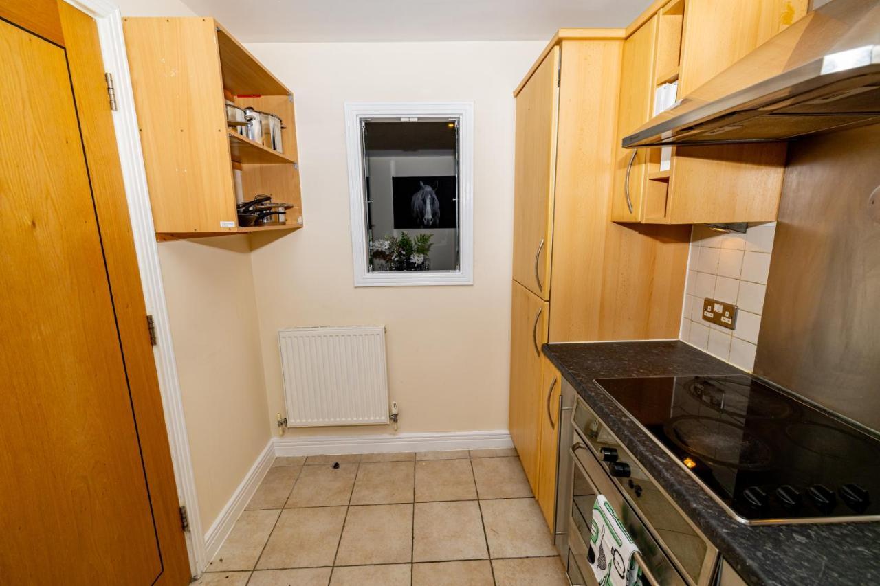 Two Bed Apartment Near Canary Wharf London Exterior foto