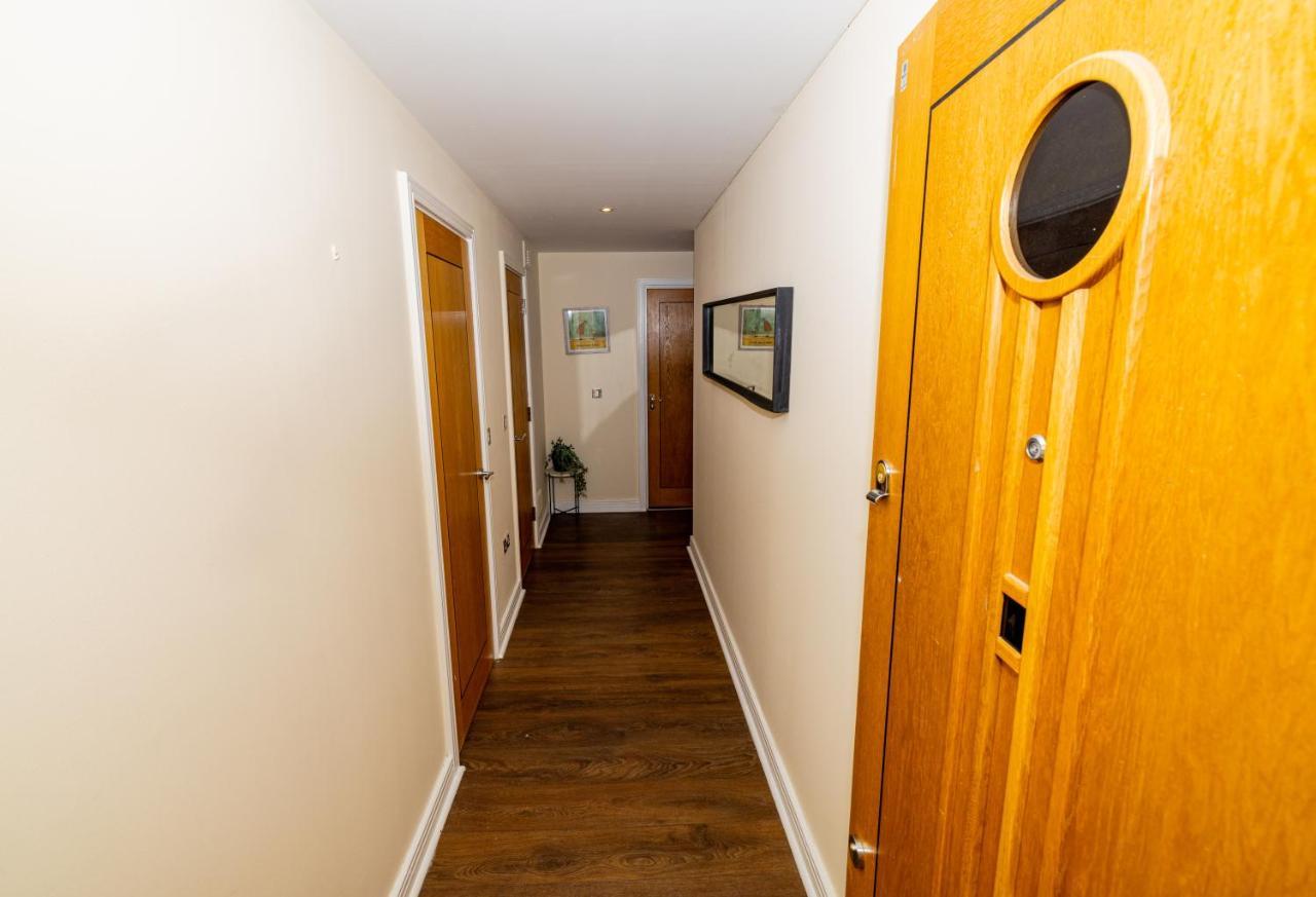 Two Bed Apartment Near Canary Wharf London Exterior foto