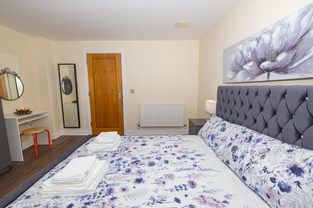 Two Bed Apartment Near Canary Wharf London Exterior foto