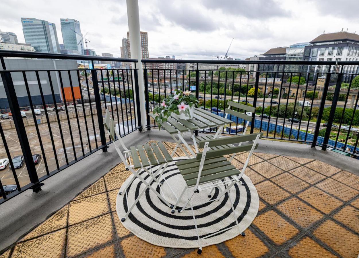 Two Bed Apartment Near Canary Wharf London Exterior foto